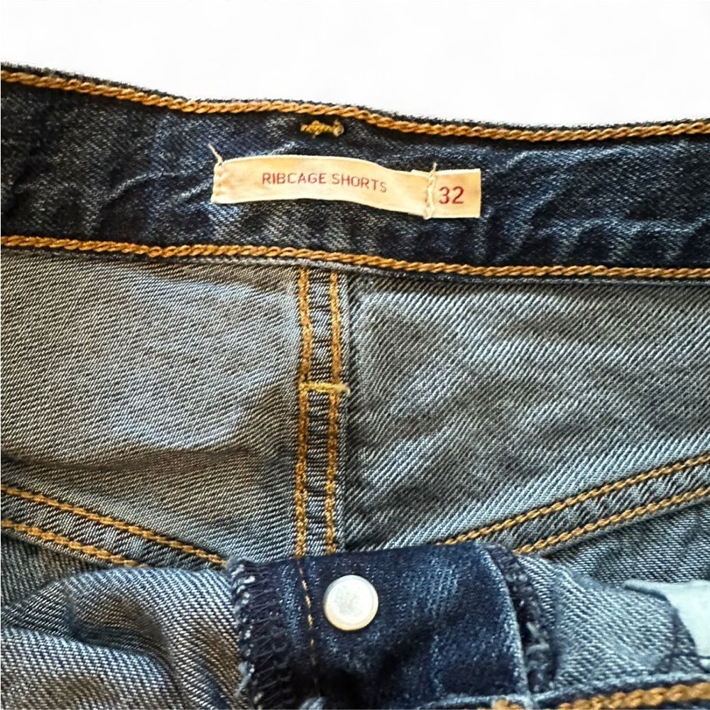Levi’s Ribcage Shorts Button Fly 32 - Picture 3 of 3